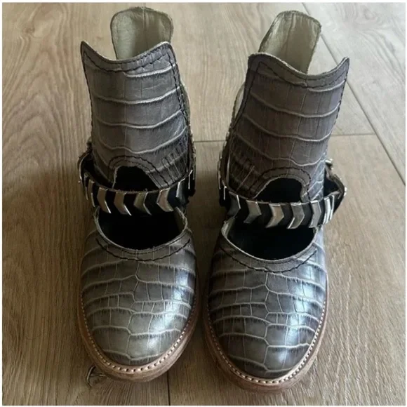 Freebird by Steven Blade Stone Crocodile Pattern Leather Ankle Boots size 8 - Picture 2 of 7